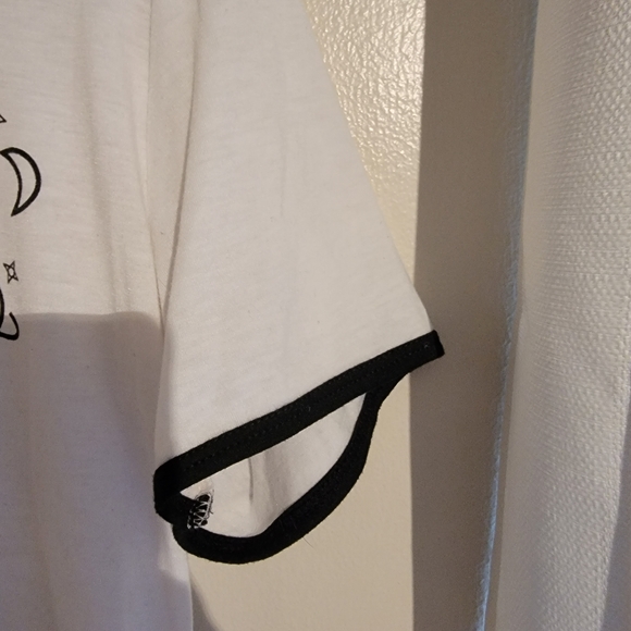 🌿Shein Space Galaxy Planets Black And White Crop Top - Picture 2 of 5